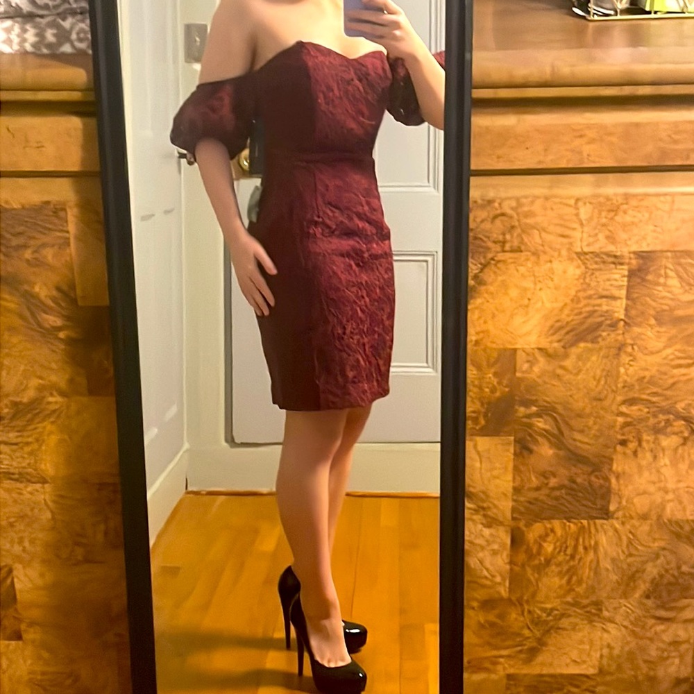 NWT Lulu’s Burgundy Lace Puff Sleeve Sweetheart Sheath Dress